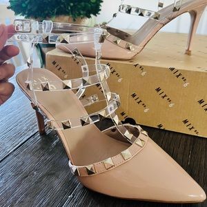 🚨NEW IN BOX!! Strappy pump